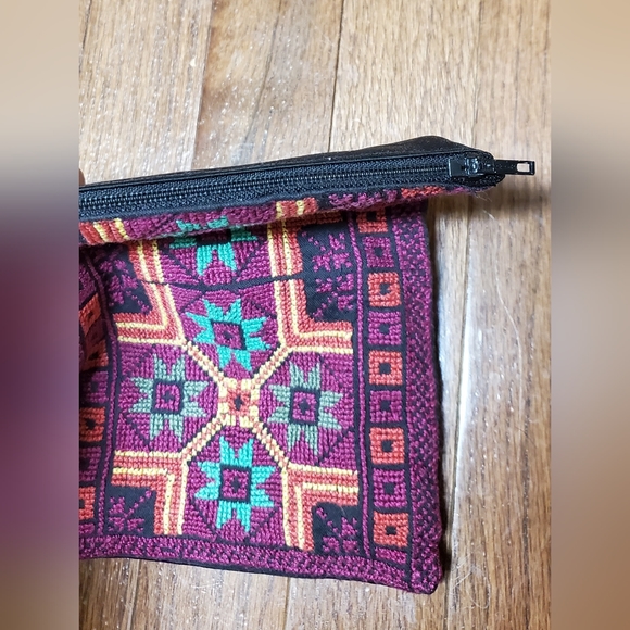 All 5 items - Picture 3 of 16